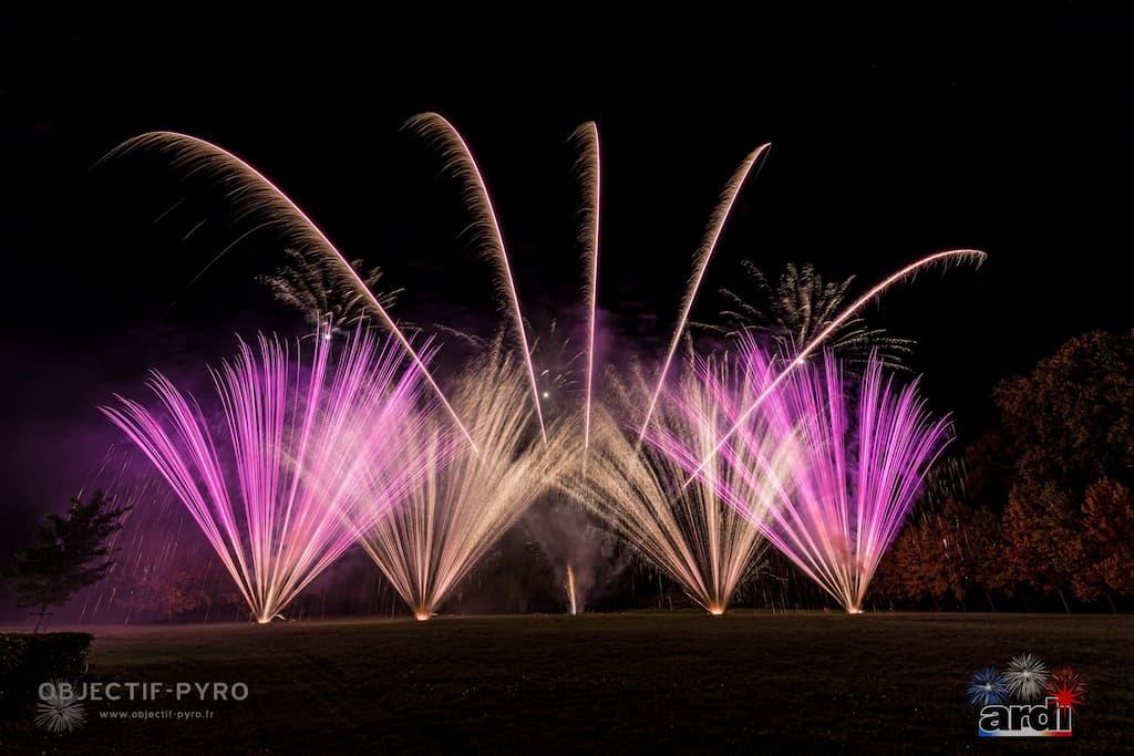 Feux D'artifice Colorés Bombe Nouvel An Plein De Feux D'artifice